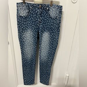 BEBE STRETCH NEW JEANS size 32 for women
